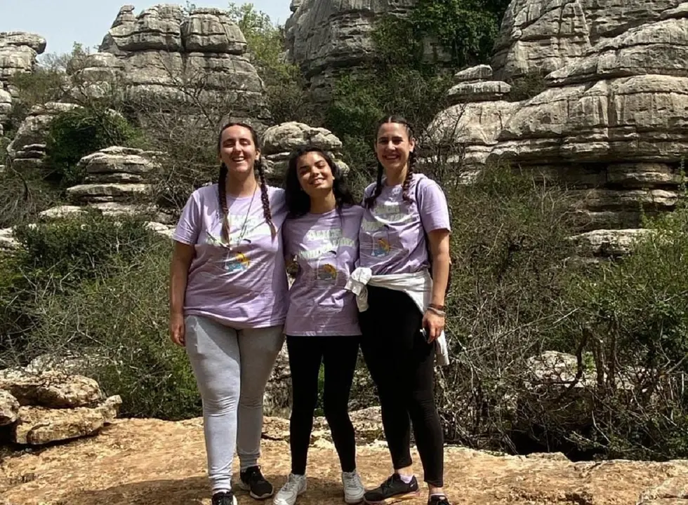 En la foto Amparo, joven extutelada que colabora con Almudena y Esther, Familia Colaboradora. &ldquo;Tener a Esther y Almudena fue como un alivio. Ten&iacute;a mucha incertidumbre desde los 16 a&ntilde;os, pero estaba
segura de que, pasara lo que pasara, ellas iban a estar ah&iacute; s&iacute; o s&iacute;&rdquo;, declara.