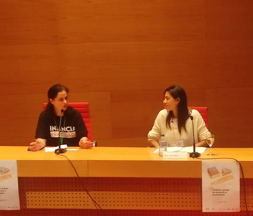 J&eacute;sica Viru&eacute;s, a la derecha, en la foto, forma parte del sistema de menores de C&aacute;diz.
