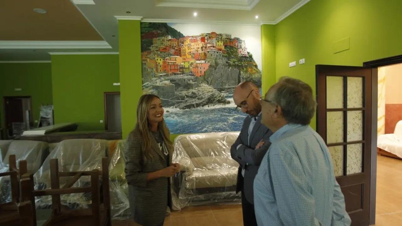 Fabiola Garc&iacute;a visit&oacute; el Centro, y estuvo acompa&ntilde;ada por el director general de Familia, Infancia y Dinamizaci&oacute;n Demogr&aacute;fica, Jacobo Rey, y el gerente de Prodeme, Julio Corti&ntilde;as. Foto: Xunta de Galicia.