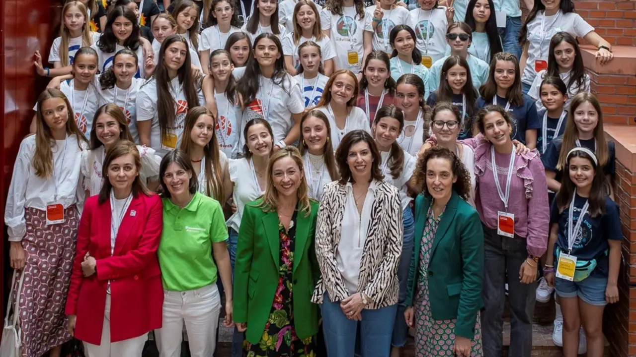 Technovation Girls es un programa internacional que en su &uacute;ltima edici&oacute;n reuni&oacute; a m&aacute;s de 33.000 ni&ntilde;as de todo el mundo, con el apoyo de 7.500 voluntarios y m&aacute;s de 3.200 proyectos creados con base en tecnolog&iacute;a e inteligencia artificial.